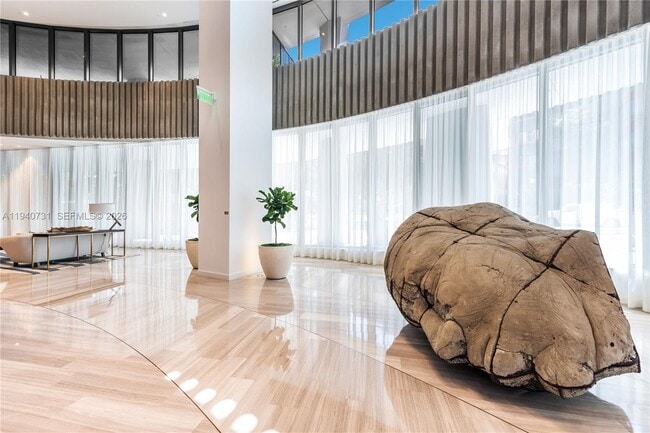 Building Photo - 2831 S Bayshore Dr