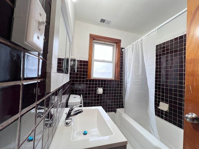 Building Photo - 5217 S Hermitage Ave