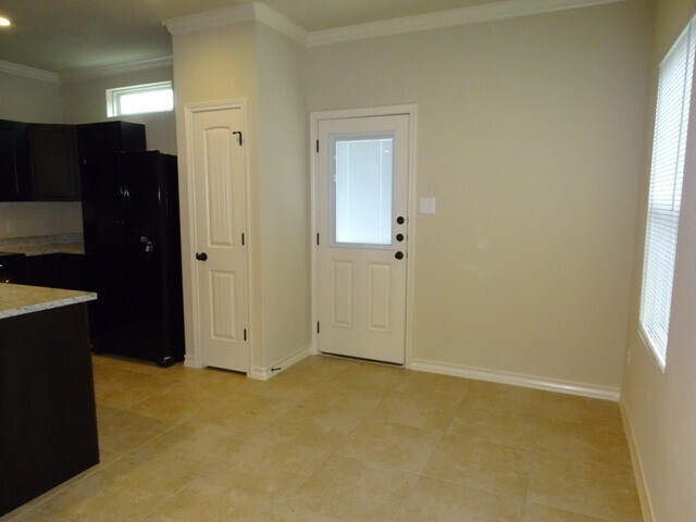 Building Photo - 7042 Lakeview Dr.