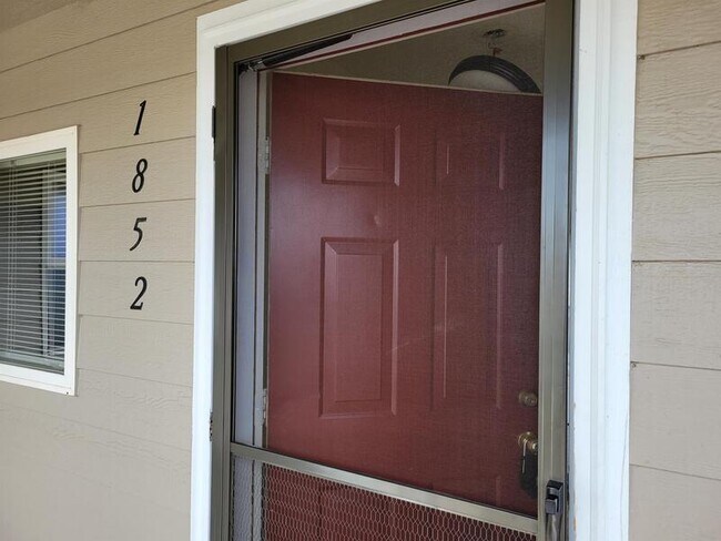 Building Photo - 1852 Medart Ln