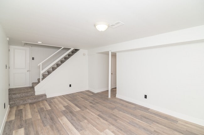 Building Photo - 110 N Bluff St