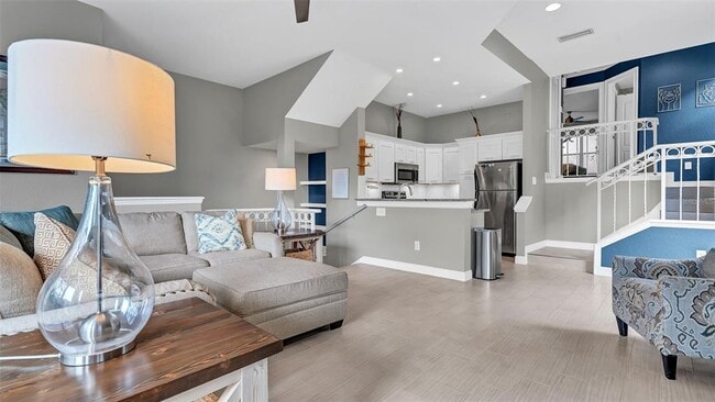 Building Photo - 713 Mainsail Dr