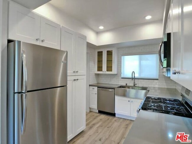 Building Photo - 1900 Silver Lake Blvd