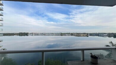 Building Photo - 1301 NE Miami Gardens Dr