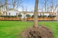 Building Photo - 121 Saratoga Dr