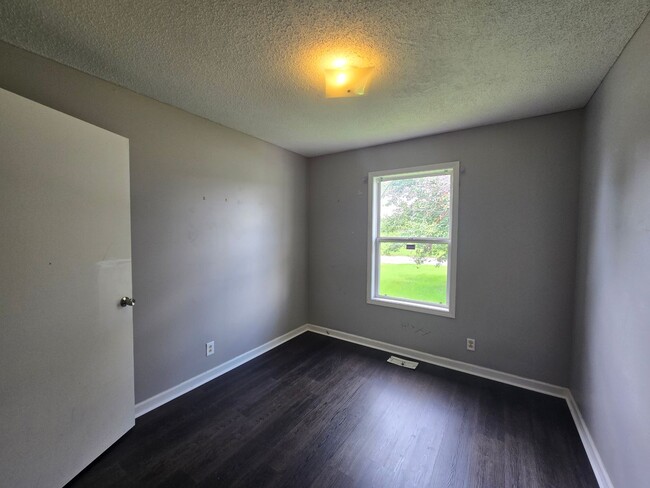 Building Photo - SPECIAL 1/2 OFF 1st Month's Rent