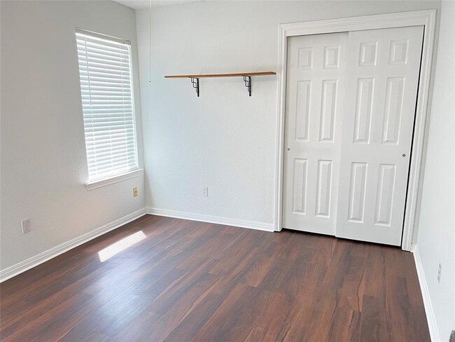 Building Photo - 107 Hague St