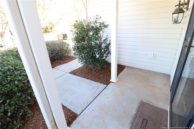 Building Photo - 100 Beverstone Dr