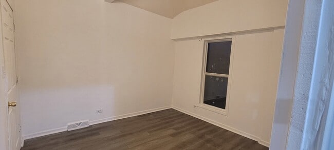 Building Photo - 15634 Lincoln Ave