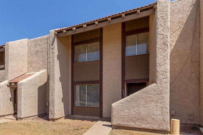 Building Photo - 5742 N 43rd Dr