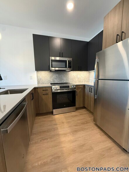 Building Photo - 199 Gardner St