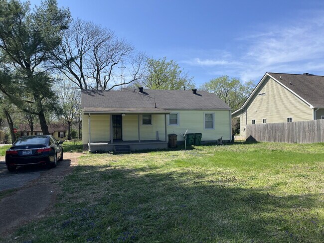 Building Photo - "Charming 3-Bed Home on Flamingo Drive – Perfect Nashville Living!" Large Yard! Lawncare is Inclu...