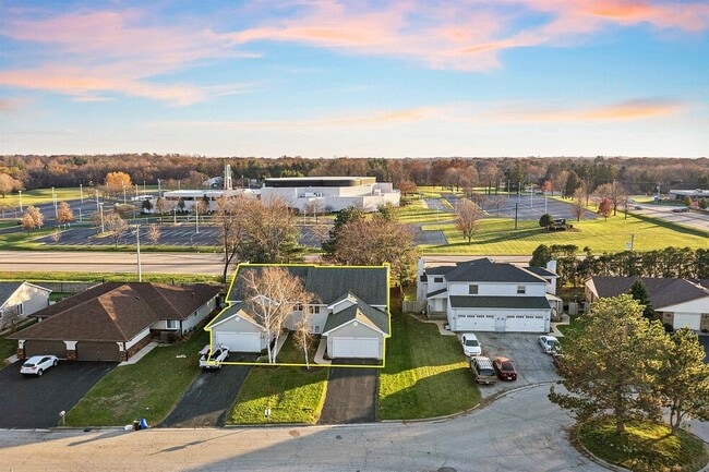 Building Photo - 6043 Boxwood Dr