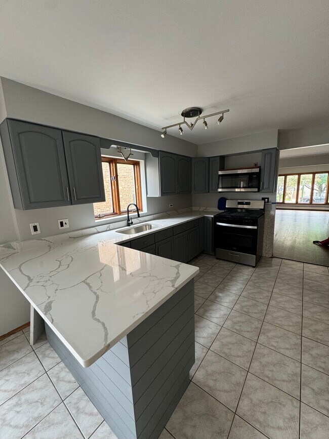 Kitchen - 2714 N Mason Ave