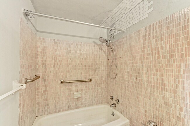 Building Photo - 2800 N Flagler Dr
