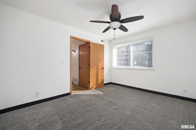 Building Photo - 2975 W Cannes Dr