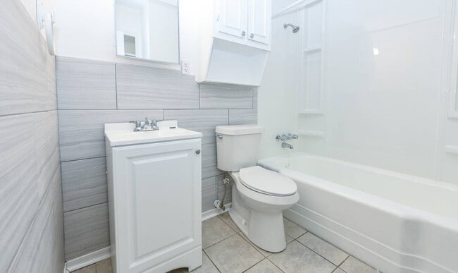 Building Photo - 903 W Kern Rd