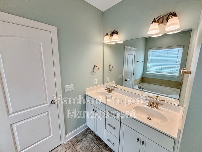 Building Photo - 28 Arnold Mill Rd