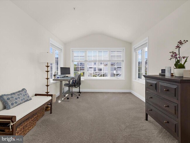 Building Photo - 8512 Pine Springs Dr