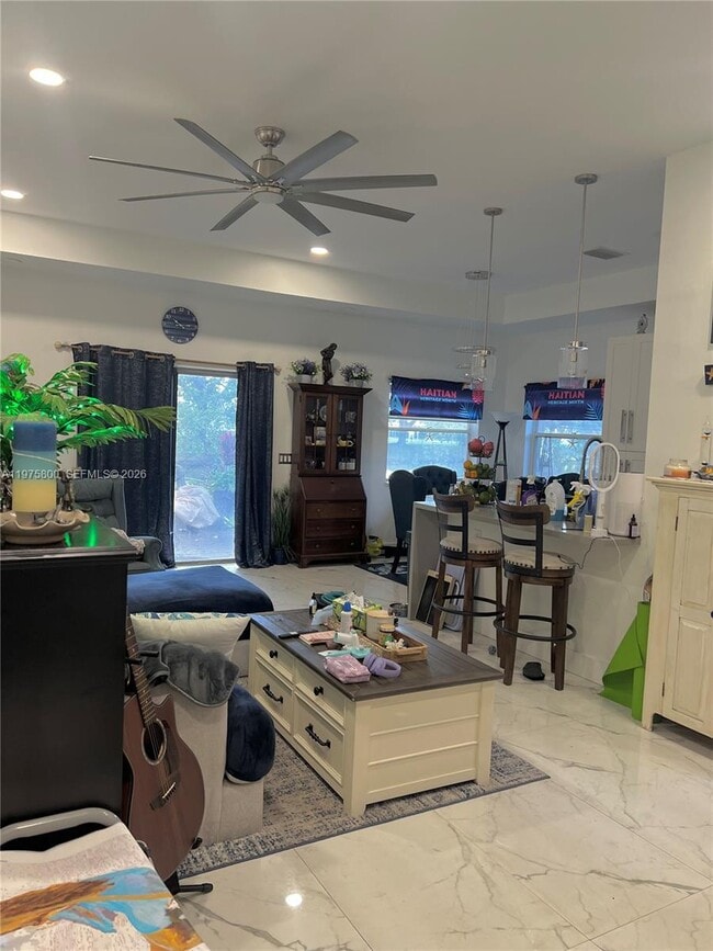 Building Photo - 8320 SW 12th St