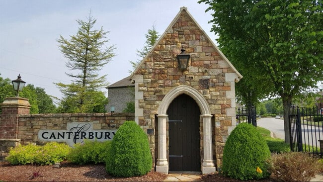 Building Photo - 2595 Wellesley Square Dr