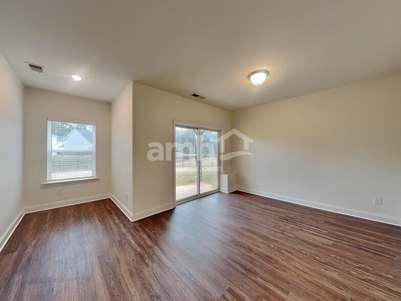 Building Photo - 716 Cyprus Ave