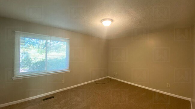 Building Photo - Excellent 4 Bedroom Home in Pleasant Grove