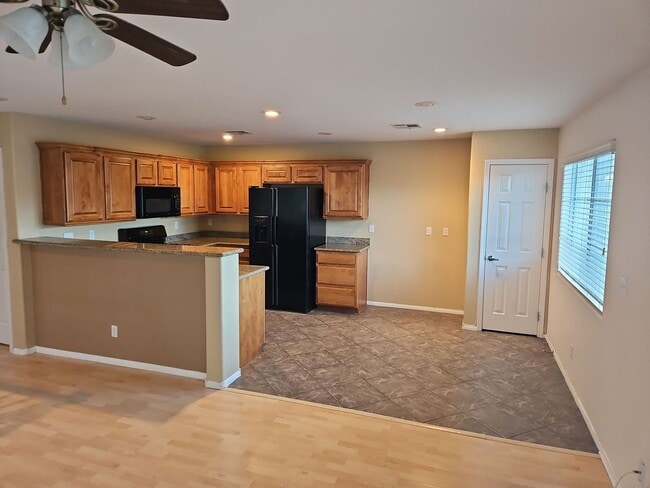 Building Photo - Beautiful 2 bedroom 2.5 bath !