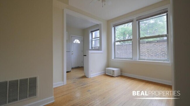 Building Photo - 1 bedroom in CHICAGO IL 60657
