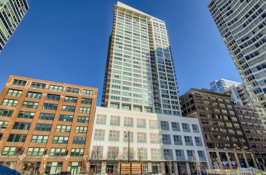 Building Photo - 701 S Wells St