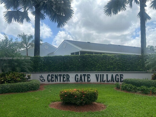 Building Photo - 2005 SE 27th Dr