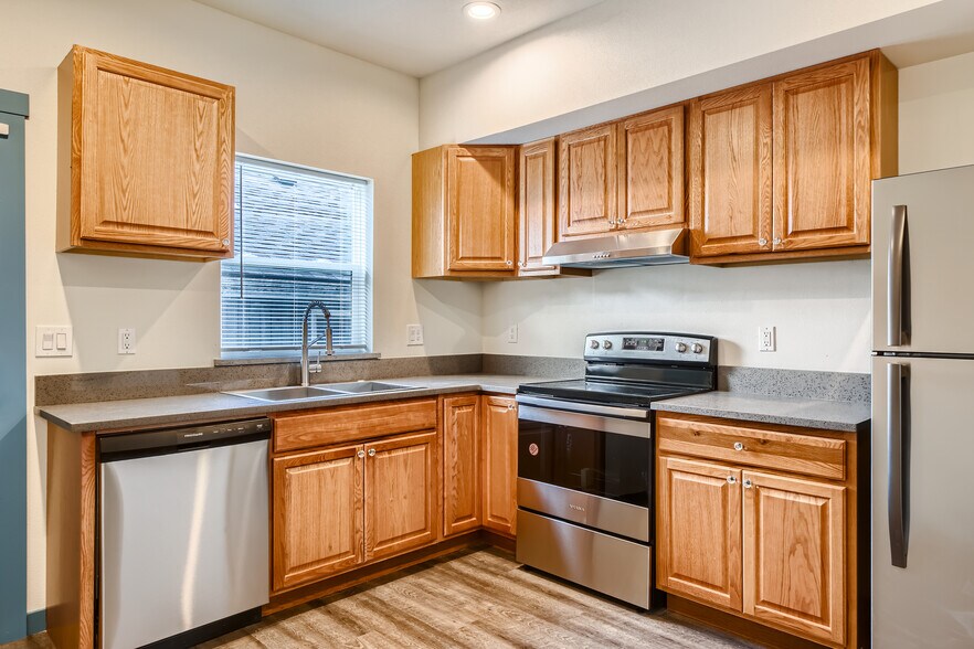 Kitchen - 4783 NE 108th Ave