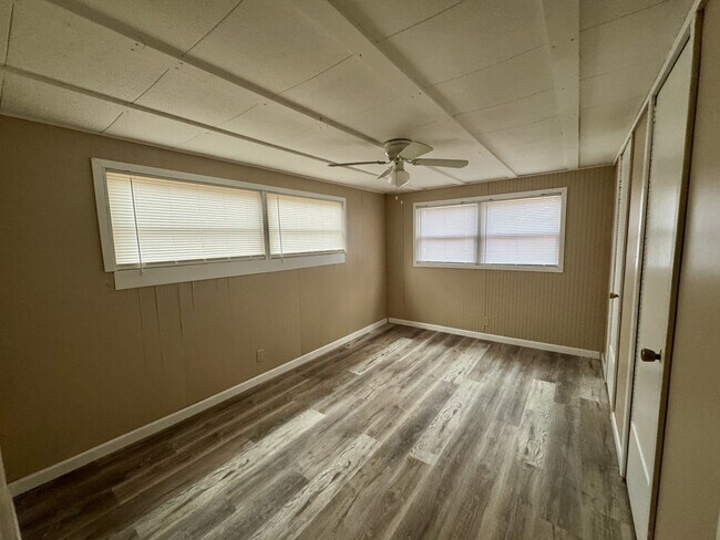 Building Photo - 6 Fox Ln