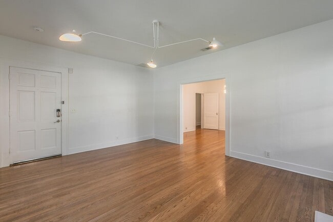 Building Photo - CHARMING and UPDATED 3/2 in The Cultural District