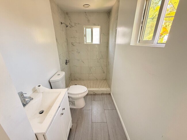 Building Photo - Studio for Rent – San Diego