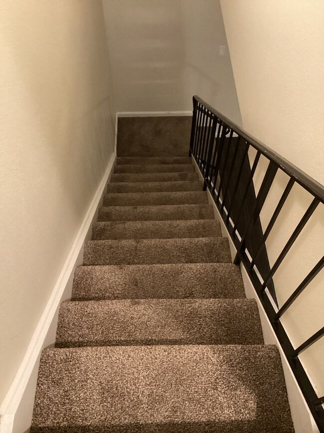Building Photo - Updated Knollwood Meadows Two Story Condo ...