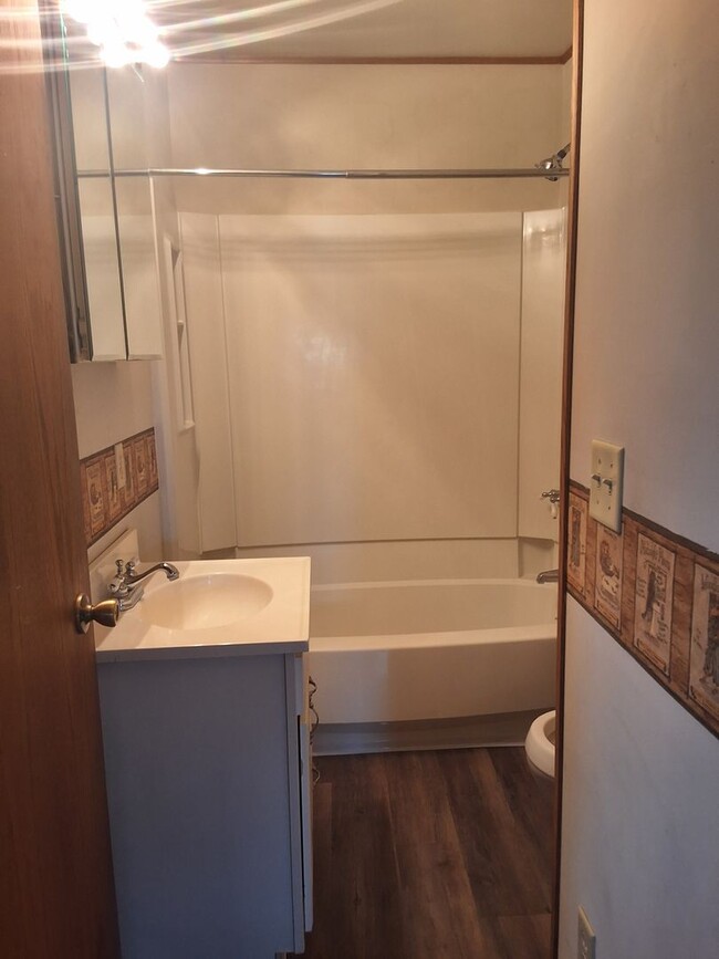Building Photo - 1 bedroom / 1 bathroom home in Chillicothe...