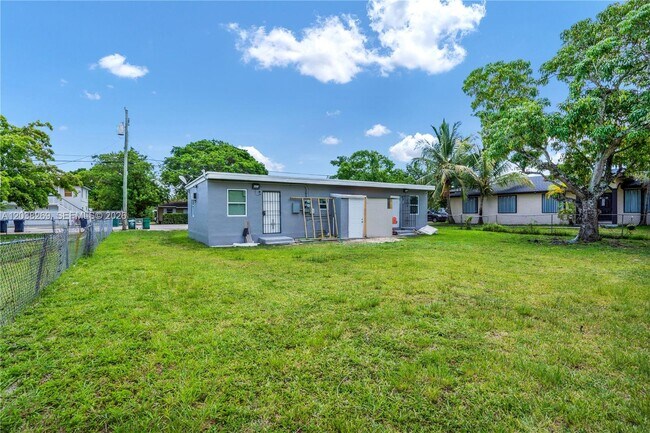 Building Photo - 26620 SW 138th Ct
