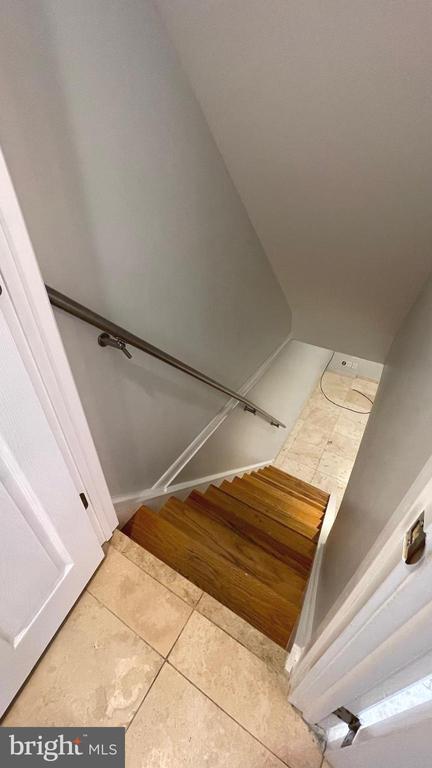 Building Photo - 324 Avon St