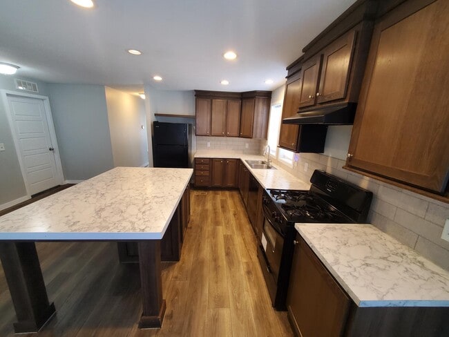 Building Photo - 19 Hummingbird Dr