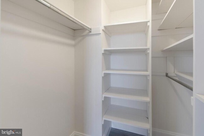 Building Photo - 7420 Westlake Terrace