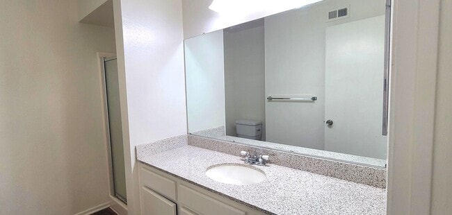 Building Photo - Townhome - 3 bedrooms + 2.5 bathrooms.  AV...
