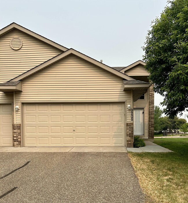 Building Photo - 9205 Orchard Cir
