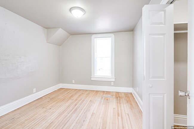 Building Photo - 2726 W Spencer St