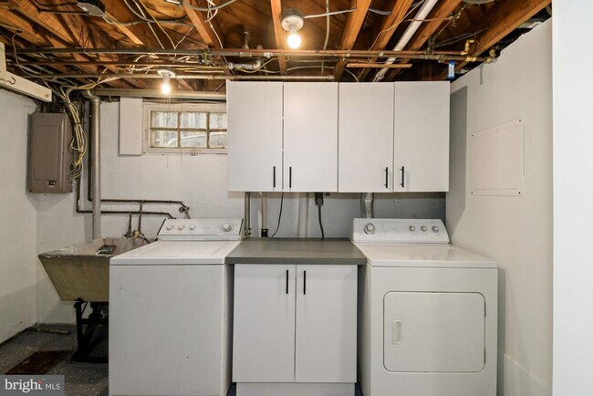 Building Photo - 5212 N Carlin Springs Rd
