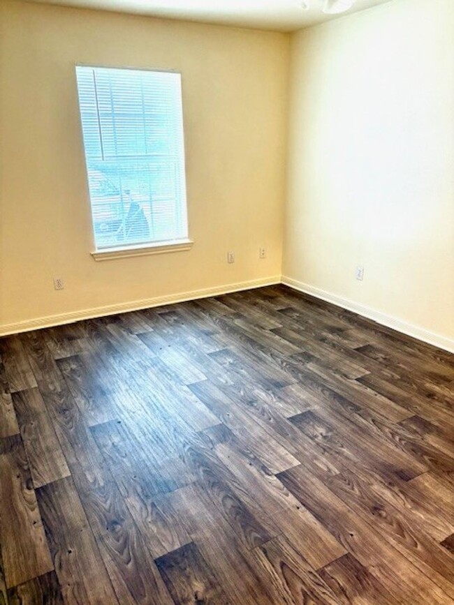 Building Photo - 103-105 Woodall