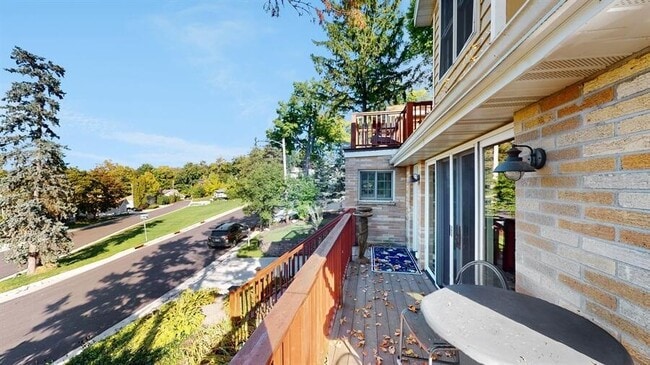 Building Photo - 830 Pine Tree Ln