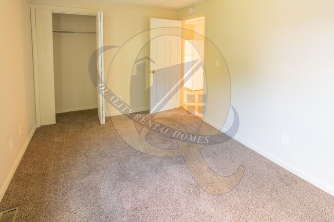 Building Photo - 2145 E McLean Ave