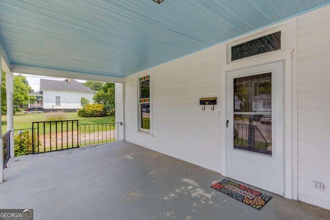 Building Photo - 227 Alcovy St