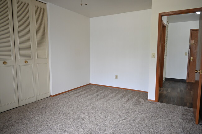 Building Photo - Fox River Commons